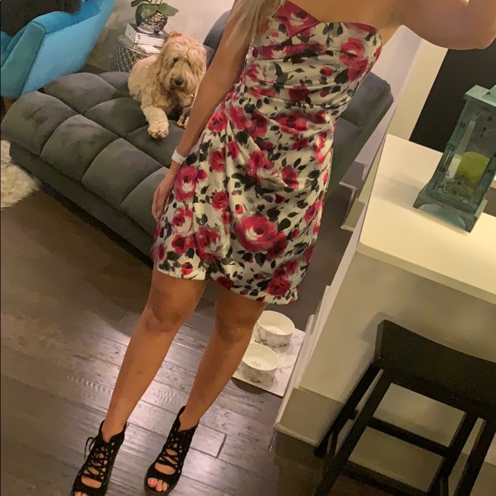 Fitted strapless mini dress